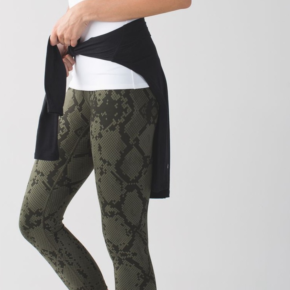 Lululemon Size 6 Olive Snake Print Cropped Leggings